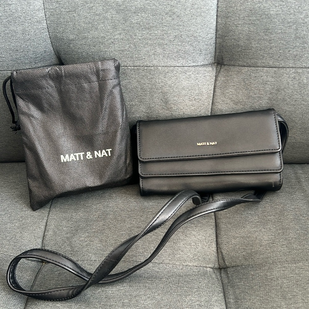 Matt and Nat black crossbody/clutch